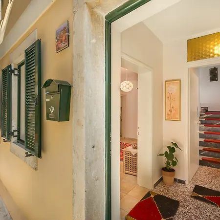 Venetian 27 *